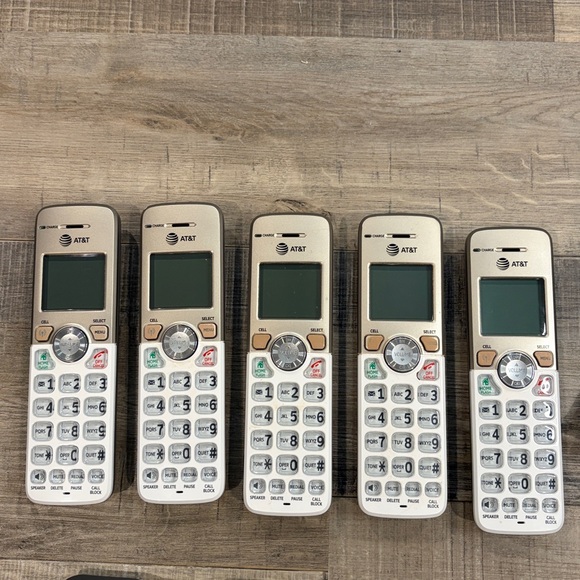 AT&T cordless phone DL72519 digital answering 5 handsets and bases EUC - Picture 3 of 8